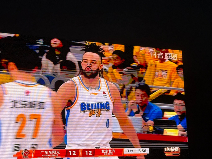 多多28-湖人名宿首钢园表演勾手|季后赛|洛杉矶湖人队|nba|首钢滑雪大跳台|北京北汽队_新浪体育_新浪新闻